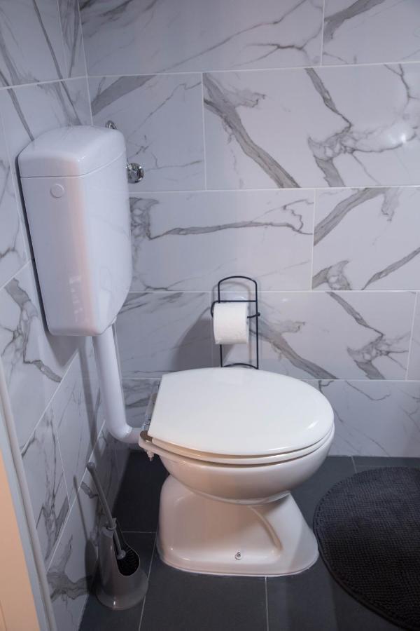 Studio Apartman Suburban Visnjevac Экстерьер фото